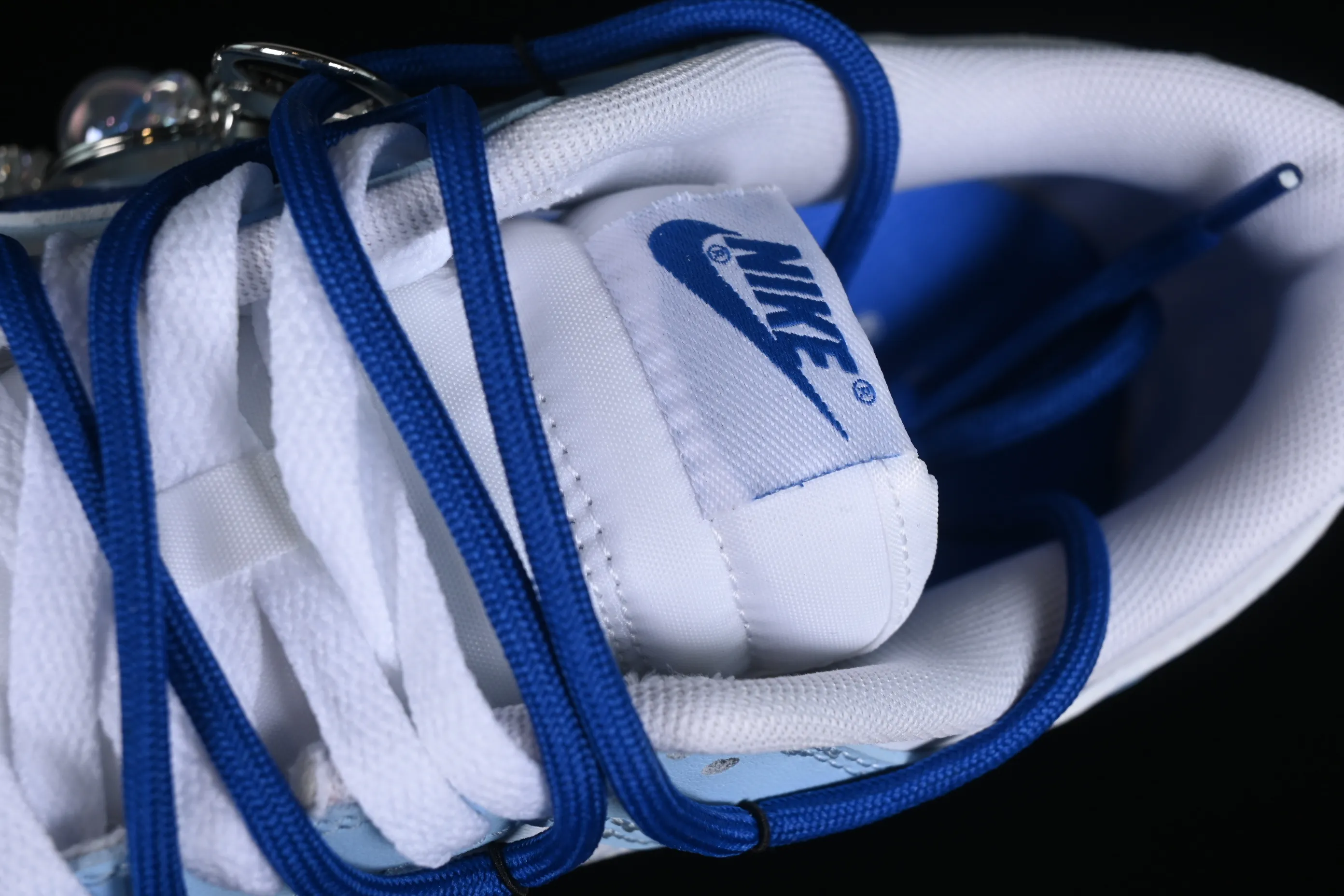 All categories Nk SB Dunk series Nk SB Dunk Low low-top sneakers Nk Dunk Low Winter has arrived Simple white and blue SB strap low-top casual sneakers DV0831-104